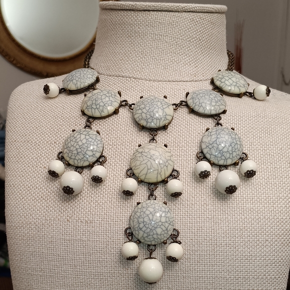 Beautiful Crackle Stone Chandelier Necklace - Picture 3 of 3